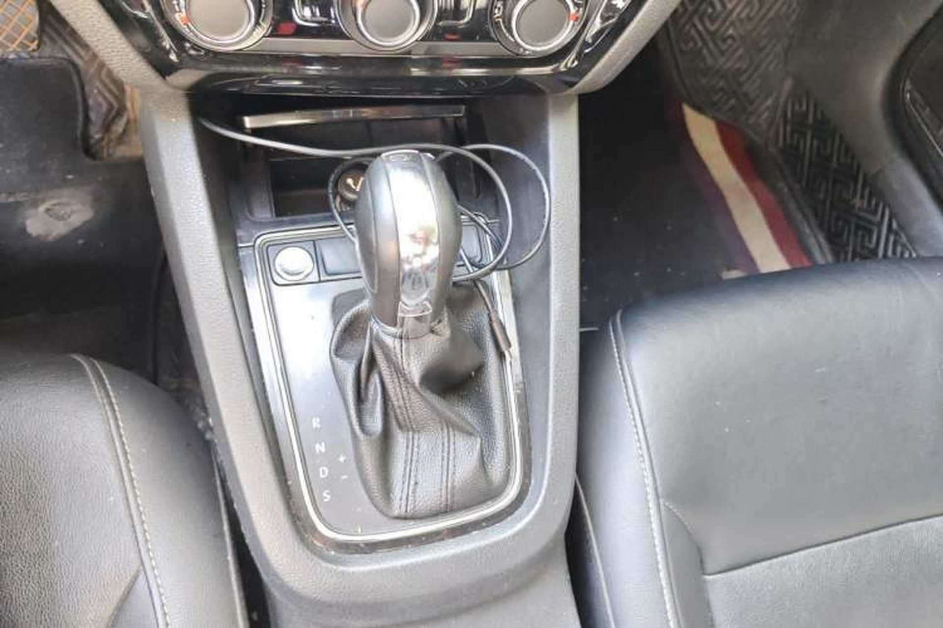 Used Volkswagen Sagitar 2018 1.6L Automatic Comfort Model Gear Lever