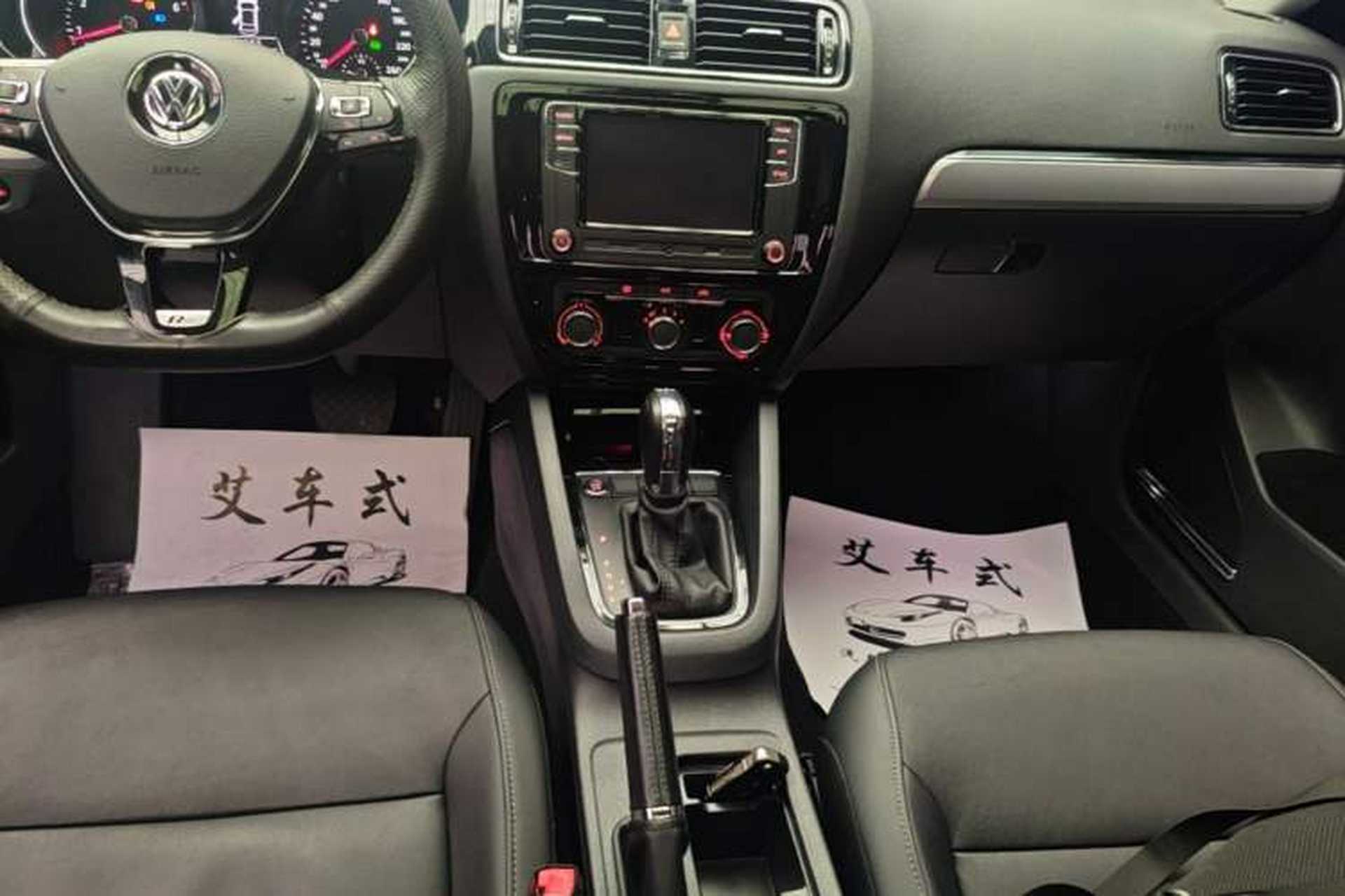 Used Volkswagen Sagitar 2018 280TSI DSG Comfort Model Gear Lever