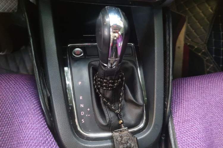 Used Volkswagen Sagitar 2018 1.6L Automatic Comfort Model Gear Lever