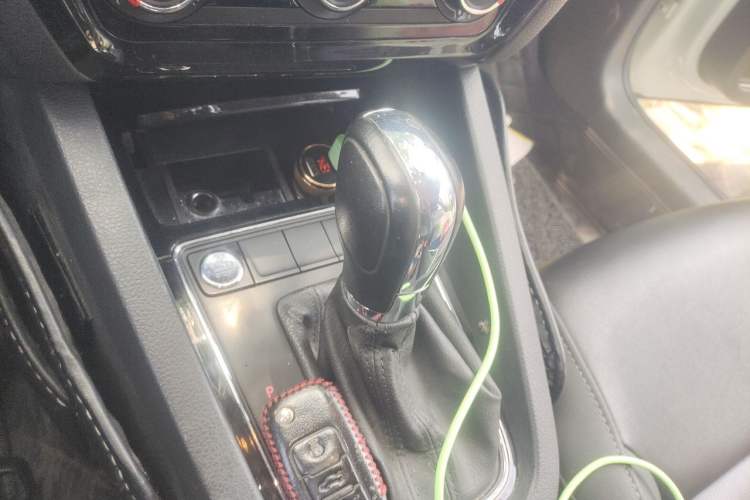 Used Volkswagen Sagitar 2018 1.6L Automatic Comfort Model Gear Lever