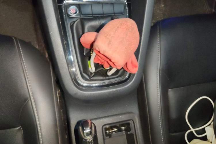 Used Volkswagen Sagitar 2018 1.6L Manual Comfort Model Gear Lever