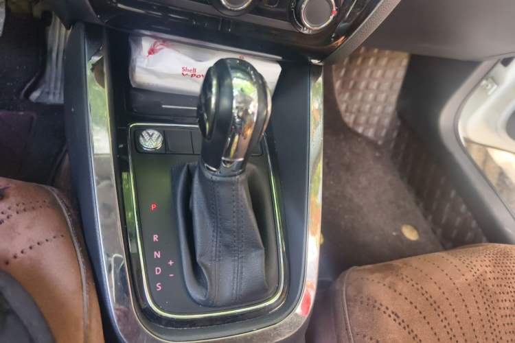 Used Volkswagen Sagitar 2018 1.6L Automatic Comfort Model Gear Lever