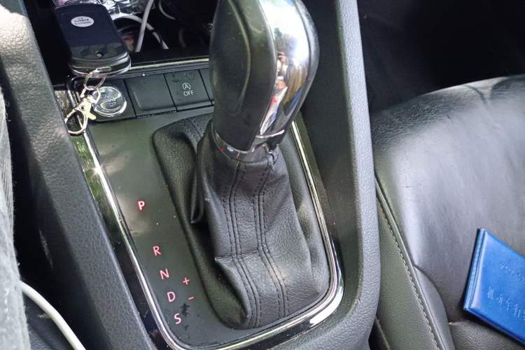 Used Volkswagen Sagitar 2018 180TSI DSG Prestige Edition Gear Lever