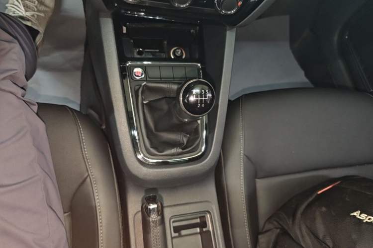Used Volkswagen Sagitar 2018 1.6L Manual Comfort Model Gear Lever