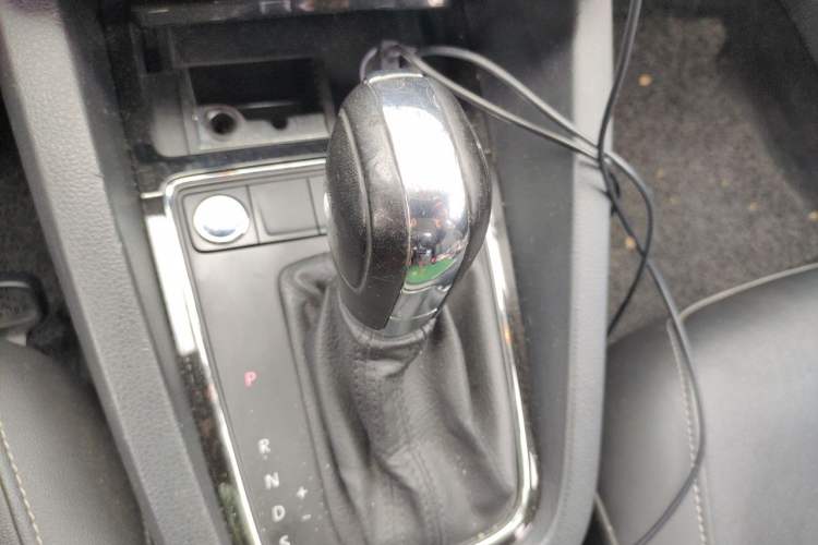 Used Volkswagen Sagitar 2018 1.6L Automatic Comfort Model Gear Lever