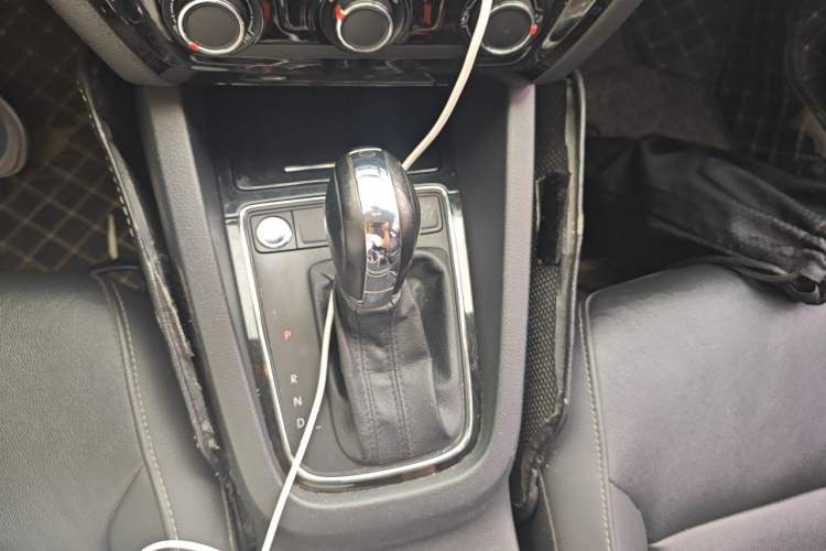 Used Volkswagen Sagitar 2018 1.6L Automatic Comfort Model Gear Lever