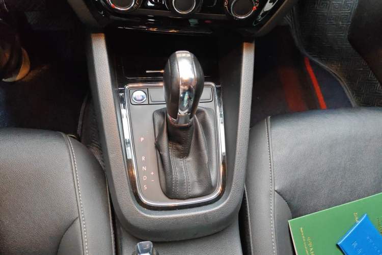 Used Volkswagen Sagitar 2018 280TSI DSG Ignite Edition Gear Lever