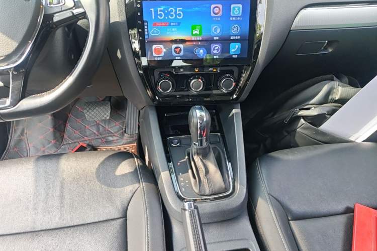 Used Volkswagen Sagitar 2018 1.6L Automatic Comfort Model Gear Lever