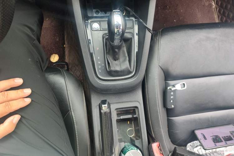 Used Volkswagen Sagitar 2018 280TSI DSG Ignite Edition Gear Lever