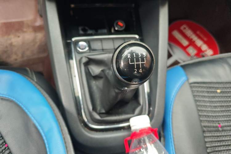Used Volkswagen Sagitar 2018 1.6L Manual Comfort Model Gear Lever