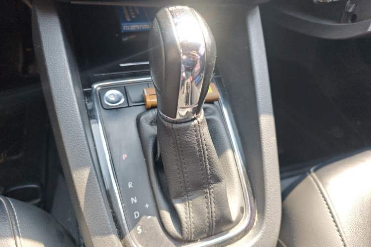 Used Volkswagen Sagitar 2018 180TSI DSG Prestige Edition Gear Lever