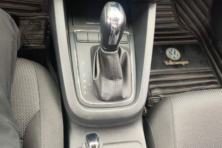 Used Volkswagen Sagitar 2018 1.6L Automatic Fashion Model Gear Lever