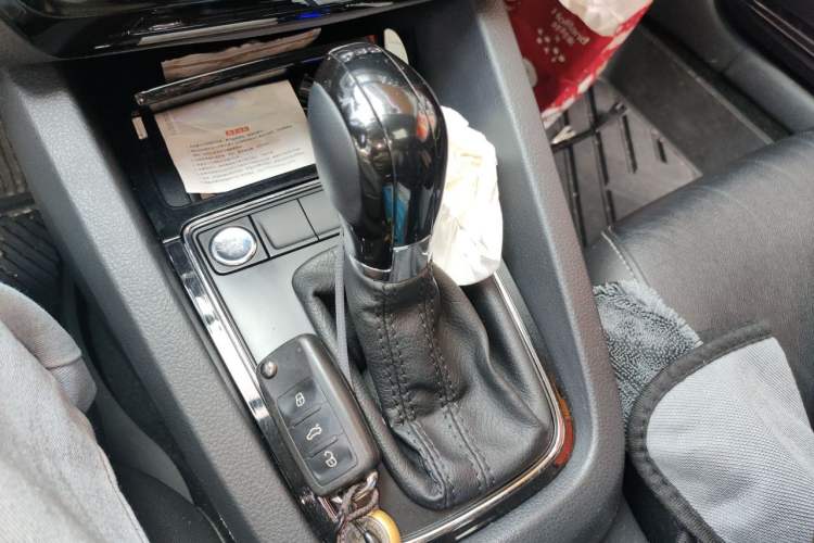 Used Volkswagen Sagitar 2018 1.6L Automatic Comfort Model Gear Lever