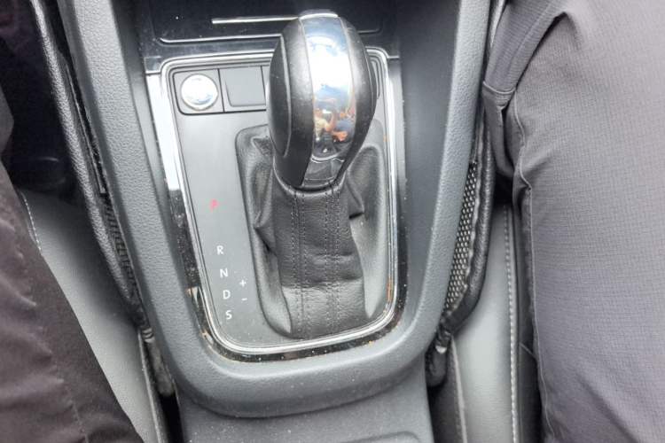 Used Volkswagen Sagitar 2018 1.6L Automatic Comfort Model Gear Lever