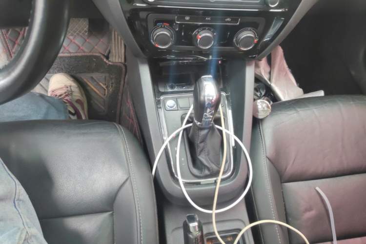 Used Volkswagen Sagitar 2018 1.6L Automatic Comfort Model Gear Lever