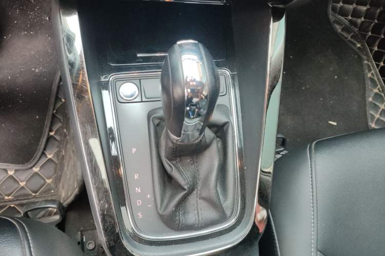 Used Volkswagen Sagitar 2018 1.6L Automatic Comfort Model Gear Lever
