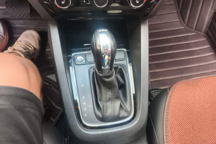 Used Volkswagen Sagitar 2018 180TSI DSG Prestige Edition Gear Lever