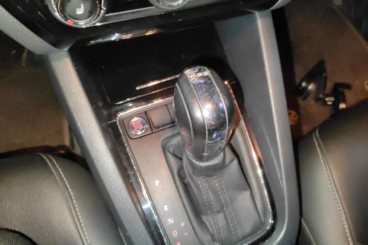 Used Volkswagen Sagitar 2018 180TSI DSG Prestige Edition Gear Lever
