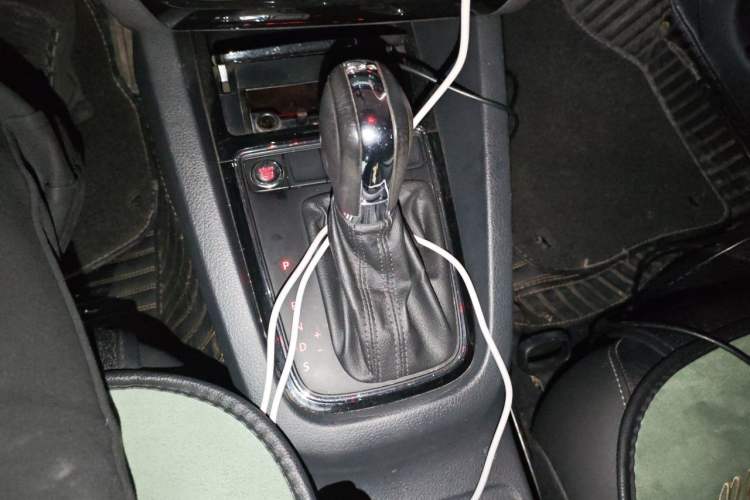 Used Volkswagen Sagitar 2018 280TSI DSG Ignite Edition Gear Lever