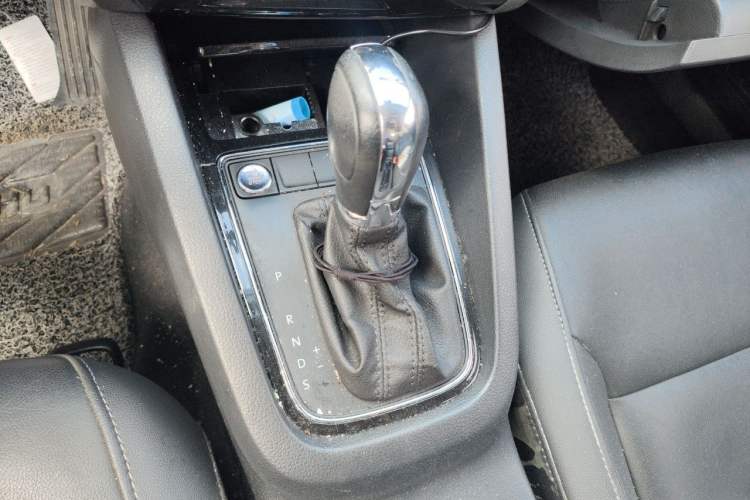 Used Volkswagen Sagitar 2018 1.6L Automatic Comfort Model Gear Lever