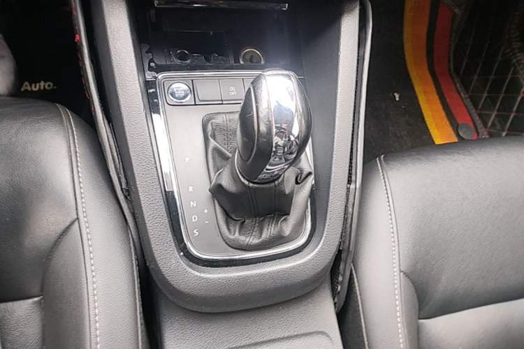 Used Volkswagen Sagitar 2018 180TSI DSG Prestige Edition Gear Lever