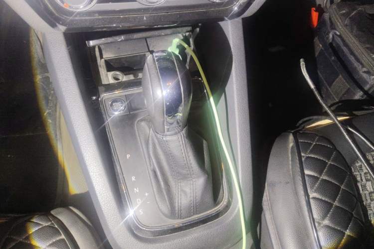 Used Volkswagen Sagitar 2018 1.6L Automatic Comfort Model Gear Lever