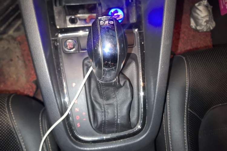 Used Volkswagen Sagitar 2018 280TSI DSG Luxury Model Gear Lever
