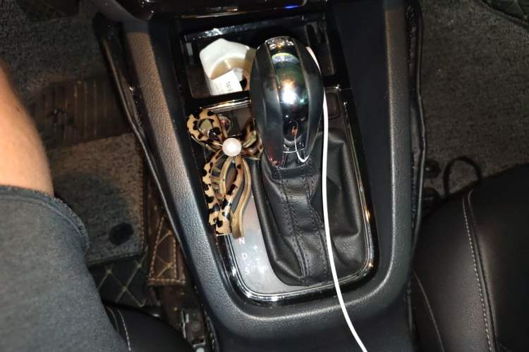 Used Volkswagen Sagitar 2018 280TSI DSG Ignite Edition Gear Lever