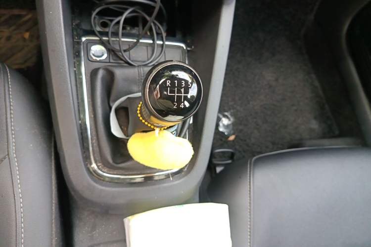 Used Volkswagen Sagitar 2018 1.6L Manual Comfort Model Gear Lever