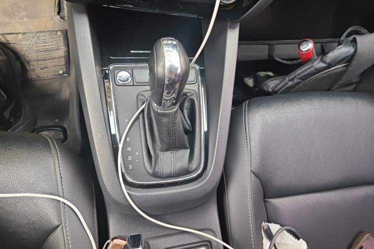 Used Volkswagen Sagitar 2018 280TSI DSG Comfort Model Gear Lever