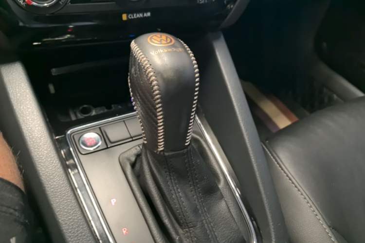 Used Volkswagen Sagitar 2018 1.6L Automatic Comfort Model Gear Lever