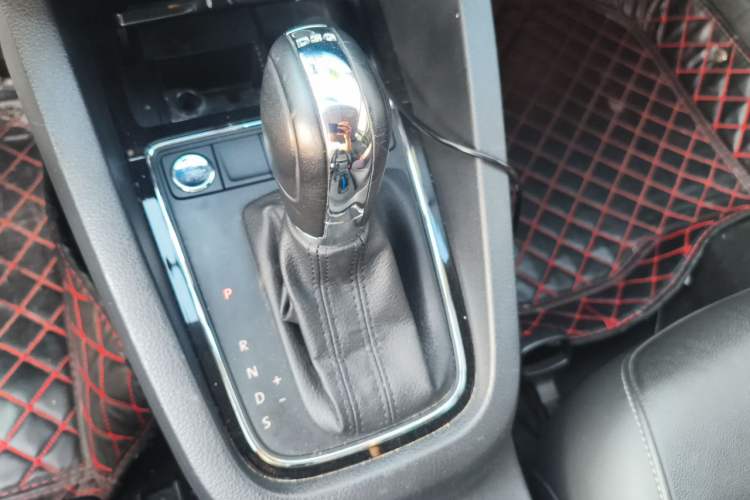 Used Volkswagen Sagitar 2018 280TSI DSG Ignite Edition Gear Lever