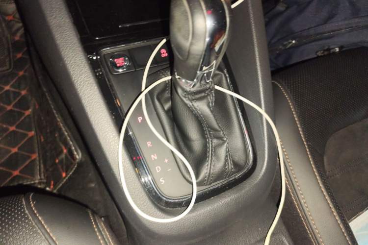 Used Volkswagen Sagitar 2018 280TSI DSG Luxury Model Gear Lever