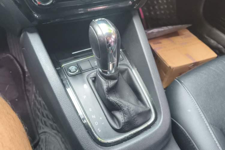 Used Volkswagen Sagitar 2018 180TSI DSG Prestige Edition Gear Lever