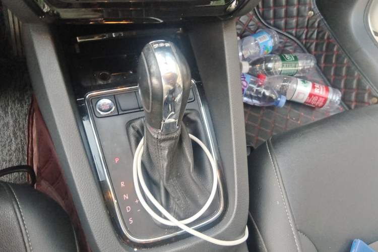 Used Volkswagen Sagitar 2018 280TSI DSG Ignite Edition Gear Lever