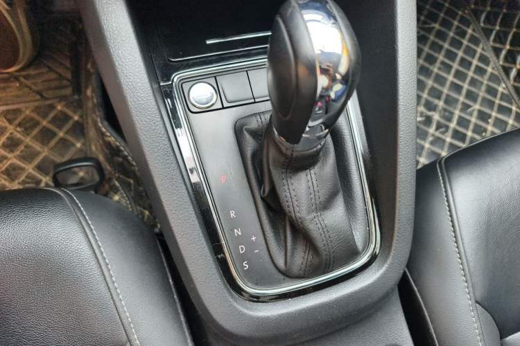 Used Volkswagen Sagitar 2018 1.6L Automatic Comfort Model Gear Lever