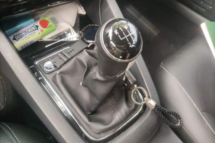 Used Volkswagen Sagitar 2018 1.6L Manual Comfort Model Gear Lever