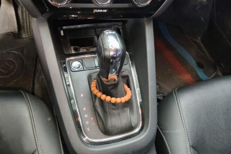 Used Volkswagen Sagitar 2018 280TSI DSG Ignite Edition Gear Lever