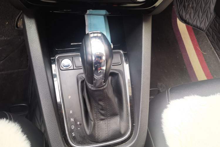 Used Volkswagen Sagitar 2018 280TSI DSG Ignite Edition Gear Lever