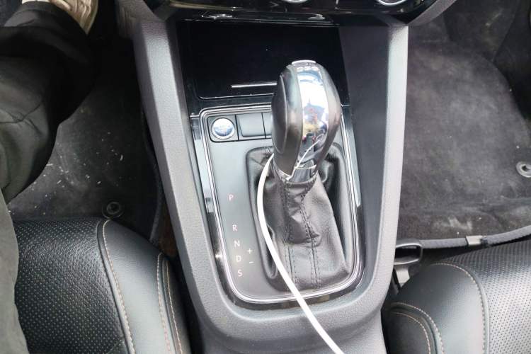 Used Volkswagen Sagitar 2018 280TSI DSG Luxury Model Gear Lever