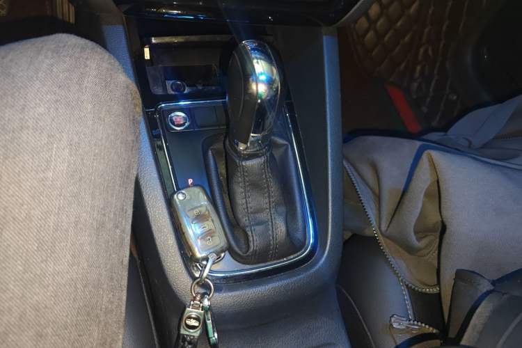 Used Volkswagen Sagitar 2018 1.6L Automatic Comfort Model Gear Lever