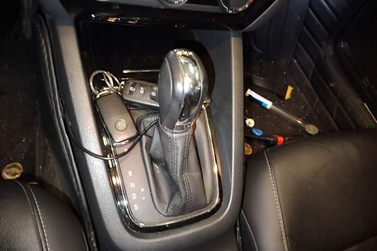 Used Volkswagen Sagitar 2018 280TSI DSG Ignite Edition Gear Lever