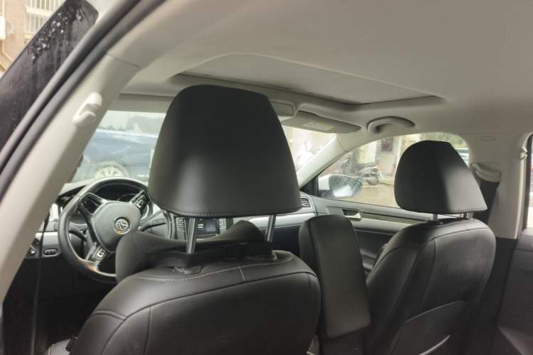 Used Volkswagen Sagitar 2018 1.6L Manual Comfort Model Headliner
