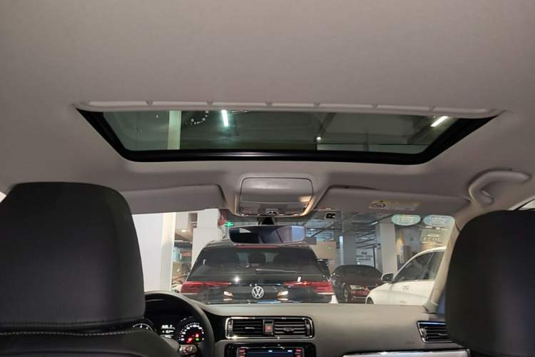 Used Volkswagen Sagitar 2018 1.6L Automatic Comfort Model Headliner