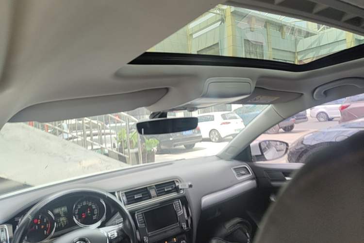 Used Volkswagen Sagitar 2018 1.6L Automatic Comfort Model Headliner