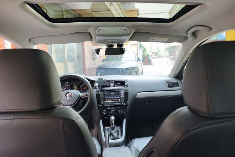 Used Volkswagen Sagitar 2018 1.6L Automatic Comfort Model Headliner