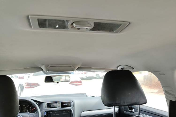 Used Volkswagen Sagitar 2018 1.6L Automatic Fashion Model Headliner