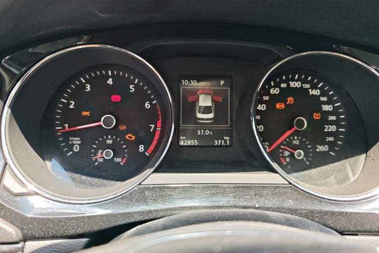 Used Volkswagen Sagitar 2018 280TSI DSG Luxury Model Instrument Cluster