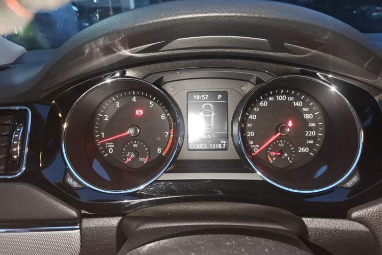 Used Volkswagen Sagitar 2018 280TSI DSG Comfort Model Instrument Cluster