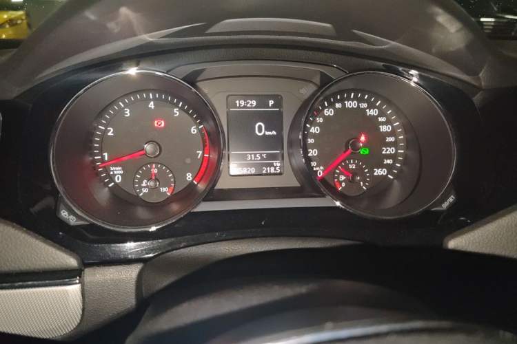 Used Volkswagen Sagitar 2018 280TSI DSG Ignite Edition Instrument Cluster